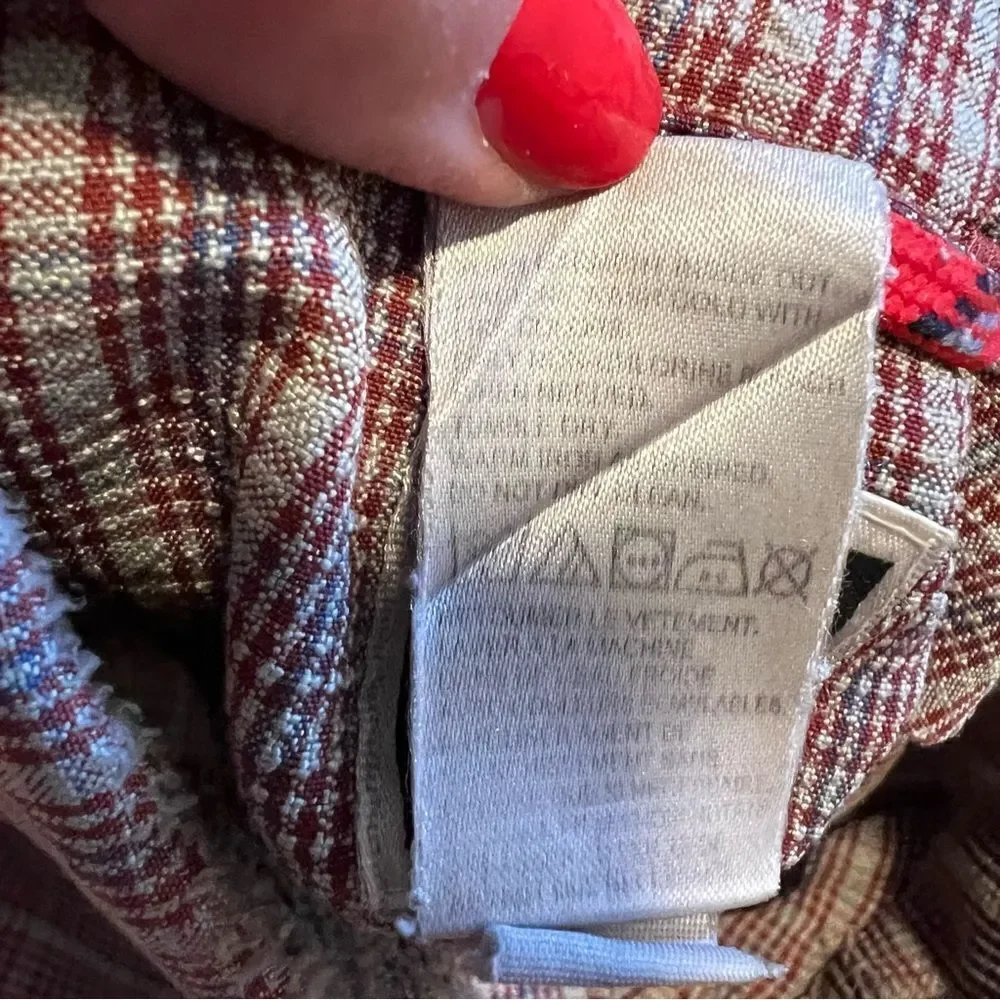 The North Face Plaid Button Down Shirt with Slightly Textured Fabric. Sz M.